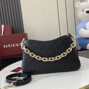 Gucci專櫃古馳最新款Emblem系列小號肩背包鏈條斜挎包 jh2066型號：815263