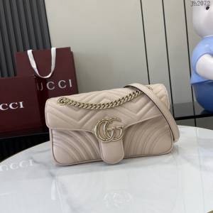 Gucci專櫃古馳最新款Marmont系列絎縫迷你手袋原廠皮鏈條女士挎包 jh2072型號：443497