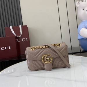 Gucci專櫃古馳最新款Marmont系列絎縫迷你手袋原廠皮鏈條女士挎包 jh2198型號：446744