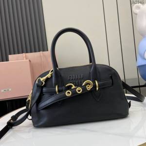 miumiu專櫃繆繆最新款爆款保齡球包原廠皮革手提包 jh2345型號：5bb169