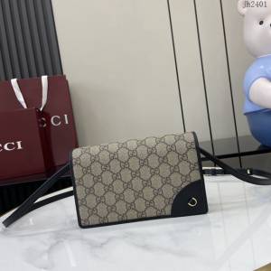 Gucci專櫃古馳最新款Emblem系列超迷你肩背包斜挎女包 jh2401型號：820688