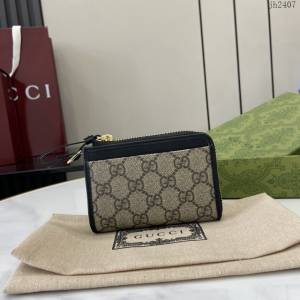 Gucci專櫃古馳最新款Emblem系列飾包帶卡片夾零錢包 jh2407型號：821804