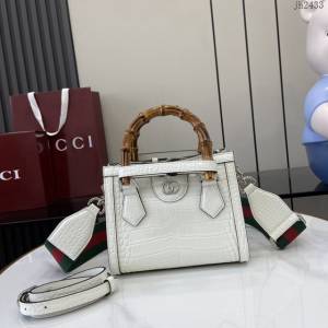 Gucci專櫃古馳最新款鱷魚紋牛皮竹節手柄手提肩背女包 jh2433型號：702732