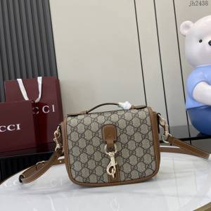 Gucci專櫃古馳最新款Emblem系列迷你肩背包斜挎包 jh2438型號：815211