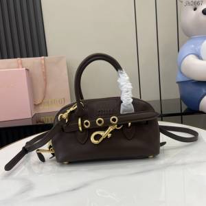 MIU MIU專櫃繆繆最新款爆款迷你號貝殼包手提女包 jh2667型號：5BP090，