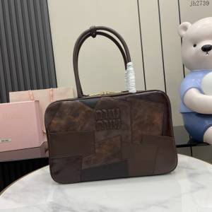 MIU MIU專櫃繆繆最新款小牛皮手提公事包 jh2739型號：5BB117