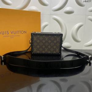 LV專櫃新款包包 路易威登Clutch Box小硬箱 M20251 LV老花單肩斜挎包  ydh4237