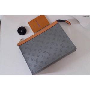 lv手包 M61692 Pochette Voyage中號手袋 黑灰 lv男士手拿包  lvqb1302