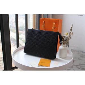 lv手包 M61692 壓格 Pochette Voyage中號手袋 lv男士手拿包  lvqb1619