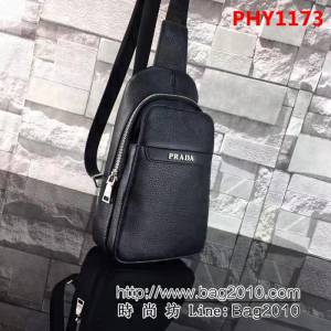 普拉達PRADA原單 最新款男士胸包-專櫃品質 1BD269 男士神必備款 PHY1173