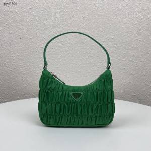 prada女包 普拉達2020專櫃最新款 1NE204 Prada nylon 皺褶Hobo手拎包 Prada復古風腋下包  pyd2300