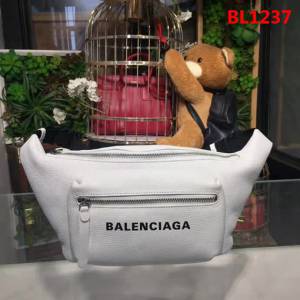 BALENCIAG巴黎世家 專櫃同步更新 斜挎胸包腰包 簡約兩用包  BL1237