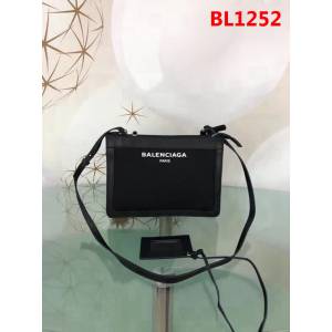 BALENCIAG巴黎世家 Balenciaga Bazar shopper手拿包 可斜挎 簡單優雅 隨意休閒  BL1252