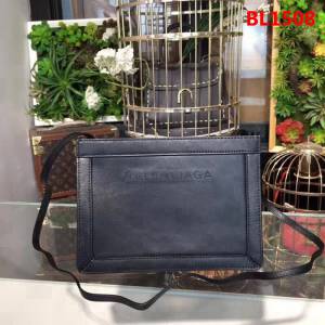BALENCIAG巴黎世家 專櫃最新斜挎包 義大利小牛皮 三個口袋 一年四季都百搭的斜跨  BL1508