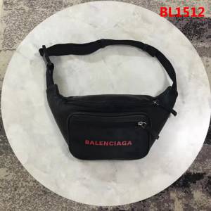 BALENCIAG巴黎世家 爆款 專櫃同步更新 斜挎胸包腰包 小牛皮材質 前面拉鏈口袋 簡約兩用包  BL1512