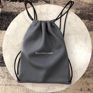 BALENCIAG巴黎世家 新品 抽繩背包  BL1557