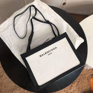 Balenciaga女包 巴黎世家手拿包 巴黎世家百搭款斜挎包  csbl1195