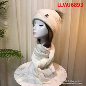 CHANEL香奈兒 高端狠貨 羊毛配狐狸毛球 針織帽子圍巾套裝 LLWJ6893