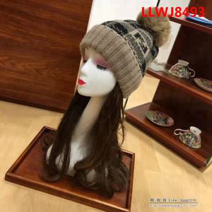 FENDI芬迪 爆款 羊絨混紡配大毛球原單針織帽 LLWJ8493