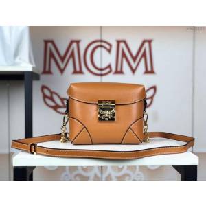 MCM女包 原單 6240全皮 月彎形行李袋 Berlin Visetos腰包 MCM單肩斜挎女包  mdmc1127