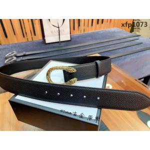GUCCI古馳 官網新款 原單品質 自然荔枝紋 復古雙虎頭U字型酒神扣 男士皮帶  xfp1073