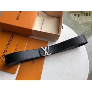 路易威登LV Initiales 40mm 黑色水波紋腰帶 經典款男士皮帶 M9229  xfp1381
