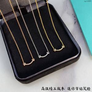Tiffany純銀飾品 蒂芙尼女士專櫃爆款925雙T迷你帶鑽笑臉項鏈  zgt1685